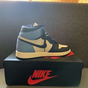 Air Jordan 1 obsidian